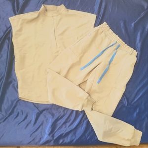 FiGS Beige Rafaela Top & Zamora Joggers Xxs
